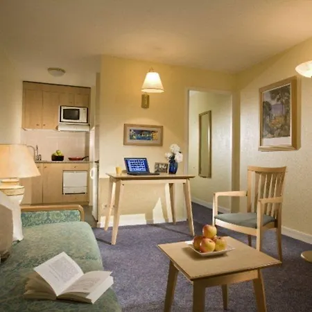 Citadines Presqu'ile מלון דירות